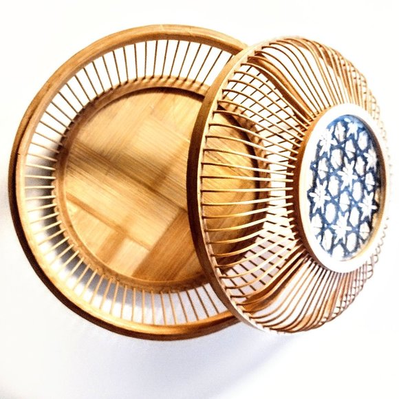 VTG Ribbed Bamboo Basket w/Lid ~ 7.25" Diam. Intricate 2-Tone Woven Inset ~ EVC! - Picture 5 of 12